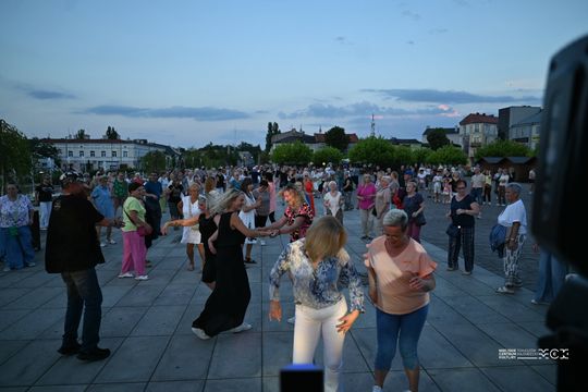 Plac Kościuszki znów zatańczył. „Roztańczony Tomaszów” przyciągnął mieszkańców