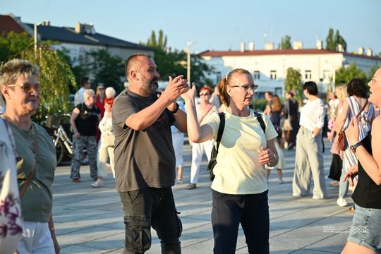 Plac Kościuszki znów zatańczył. „Roztańczony Tomaszów” przyciągnął mieszkańców