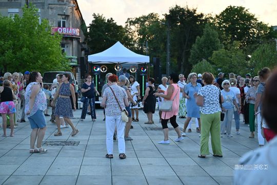 Plac Kościuszki znów zatańczył. „Roztańczony Tomaszów” przyciągnął mieszkańców