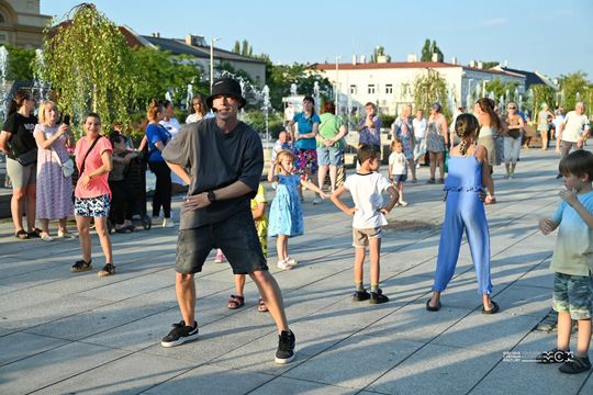 Plac Kościuszki znów zatańczył. „Roztańczony Tomaszów” przyciągnął mieszkańców
