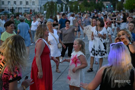 Plac Kościuszki znów zatańczył. „Roztańczony Tomaszów” przyciągnął mieszkańców