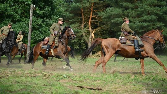 Około 1100 osób na pikniku militarnym w Skansenie Rzeki Pilicy