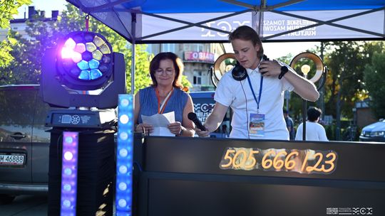 Plac Kościuszki znów zatańczył. DJ Junior i BAILA porwali Tomaszów do wspólnej zabawy
