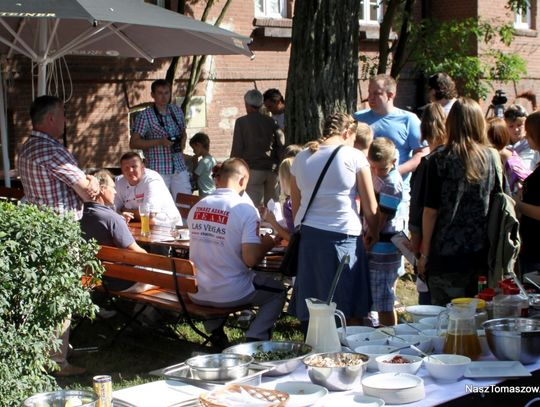 ... młodsi i starsi fani nie odstępowali Tomka ani na chwilę... ... młodsi i starsi fani nie odstępowali Tomka ani na chwilę...