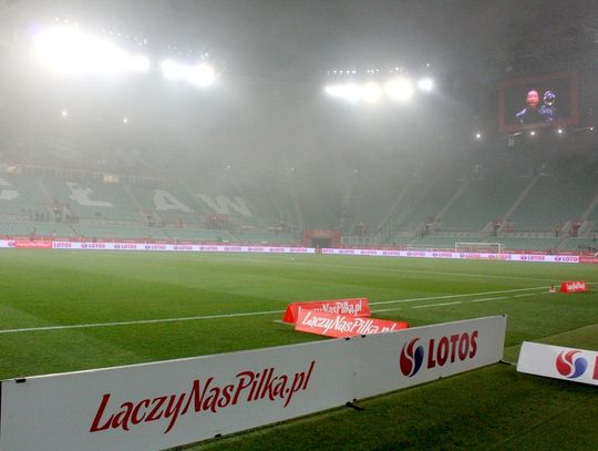Stadion Wrocław przywitał nas chłodem i dość gęstą mgłą.