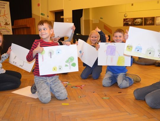 „Malowanie na kolanie” w MCK