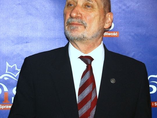 (FOTO/VIDEO) Antoni Macierewicz z wizytą w Tomaszowie