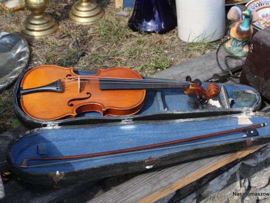 ... może to i nie jest Stradivarius ale za to w komplecie ze smyczkiem...