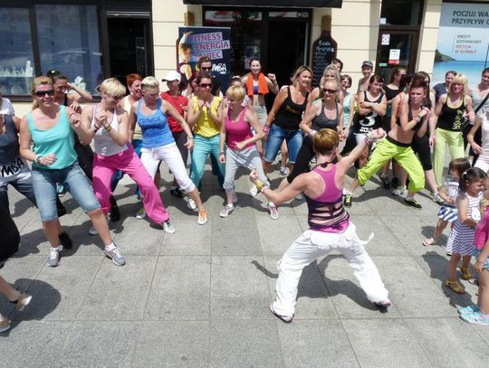 Fotoreportaż z pierwszych plenerowych zajęć "ZOla" Zumba (r) Fitness Fotoreportaż z pierwszych plenerowych zajęć "ZOla" Zumba (r) Fitness