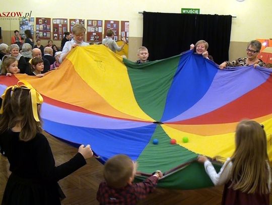 "Artystyczna laurka dla babci i dziadka" w Miejskim Centrum Kultury, filia DOK