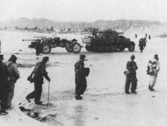 Niemieckie oddziały przekraczają Pilicę między Tomaszowem Maz. i Sulejowem.