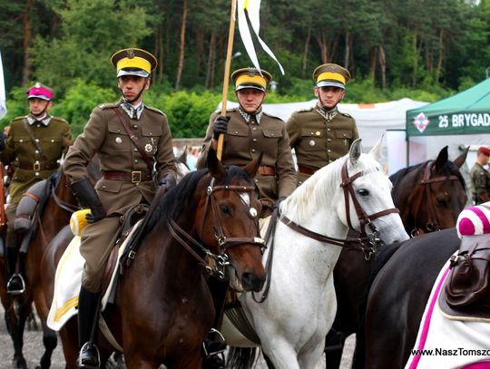 Defilowali kawalerzyści
