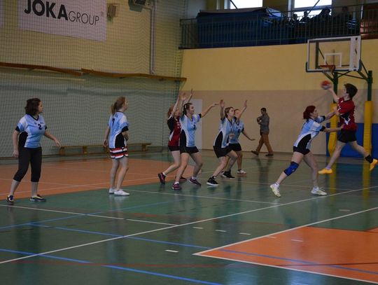 Dziewczyny z Wyspiańskiego mistrzyniami rejonu w piłce ręcznej Dziewczyny z Wyspiańskiego mistrzyniami rejonu w piłce ręcznej