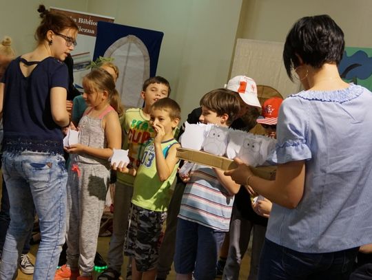 W bibliotece jak w kalejdoskopie, czyli 101 pomysłów na wakacje