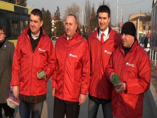 SLD rozdawało kwiaty