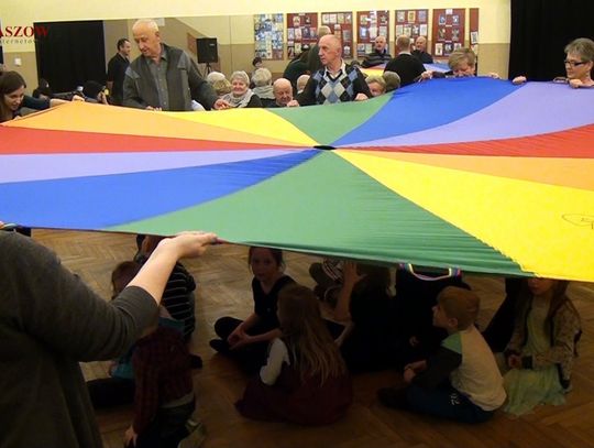 "Artystyczna laurka dla babci i dziadka" w Miejskim Centrum Kultury, filia DOK