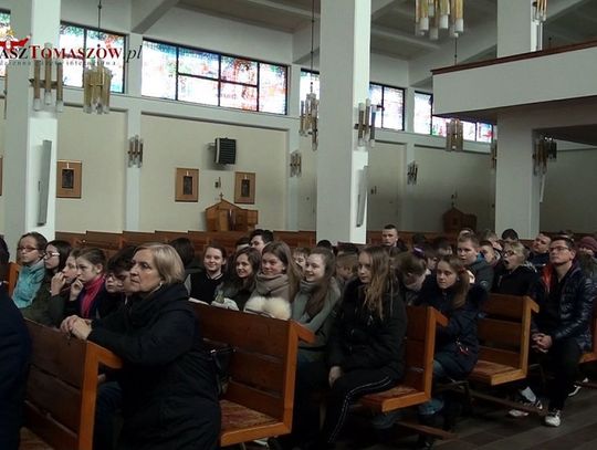 Droga krzyżowa w wykonaniu uczniów ZSP nr 3