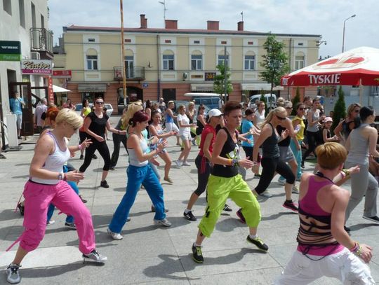 Fotoreportaż z pierwszych plenerowych zajęć "ZOla" Zumba (r) Fitness Fotoreportaż z pierwszych plenerowych zajęć "ZOla" Zumba (r) Fitness