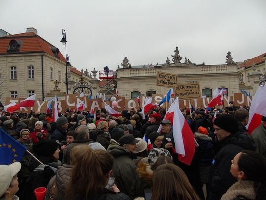 Nowocześni z Tomaszowa protestowali w Warszawie