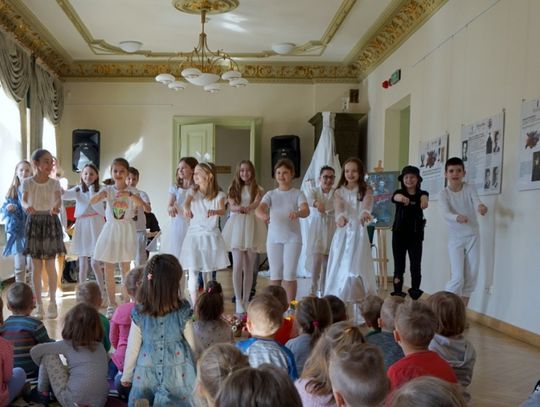 2 kwietnia obchodzimy Międzynarodowy Dzień Książki dla Dzieci. Dlaczego akurat tego dnia? 2 kwietnia obchodzimy Międzynarodowy Dzień Książki dla Dzieci. Dlaczego akurat tego dnia?