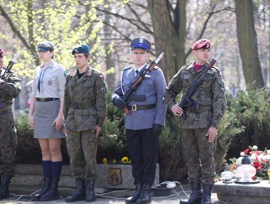 2010.04.18 Obchody 70 Rocznicy Zbrodni Katyńskiej - cmentarz wojskowy w Tomaszowie Mazowieckim