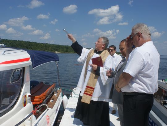 Karetka wodna na Zalewie Sulejowskim Karetka wodna na Zalewie Sulejowskim