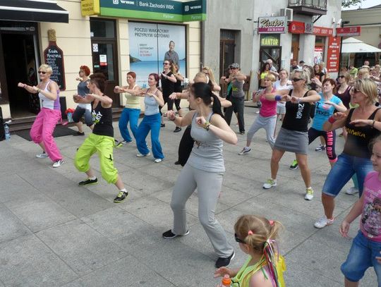 Fotoreportaż z pierwszych plenerowych zajęć "ZOla" Zumba (r) Fitness Fotoreportaż z pierwszych plenerowych zajęć "ZOla" Zumba (r) Fitness