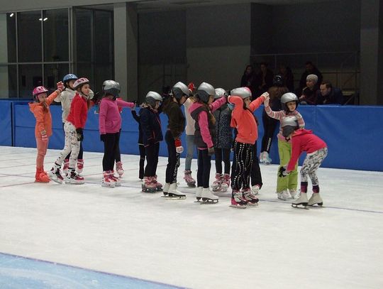 Szkółka hokejowa i łyżwiarstwa figurowego trenuje w Arenie Lodowej