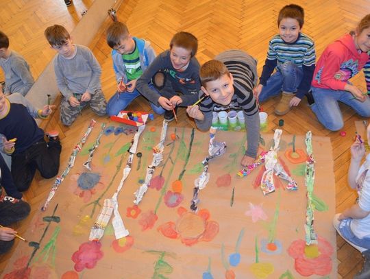 „Malowanie na kolanie” w MCK