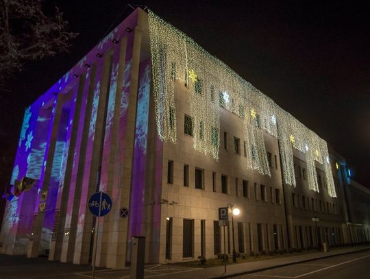 Choinka, bombka, sanie, renifery