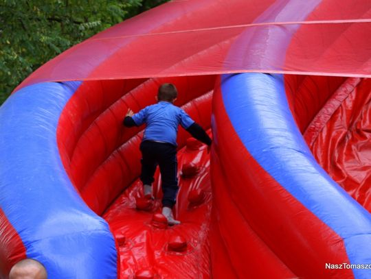 Wśród atrakcji dla dzieci znalazły się dmuchane zjeżdżalnie...