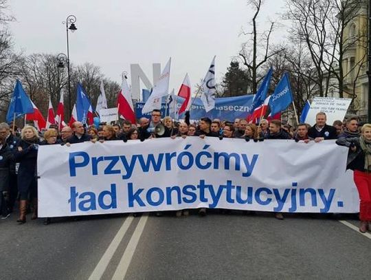 Nowocześni z Tomaszowa protestowali w Warszawie