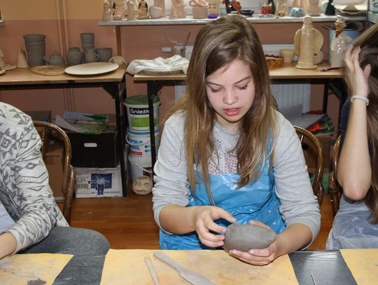 W filii MOK tworzyli ceramiczne ptaki