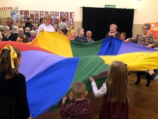 "Artystyczna laurka dla babci i dziadka" w Miejskim Centrum Kultury, filia DOK