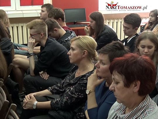 Czerwonym tramwajem do niepodległości