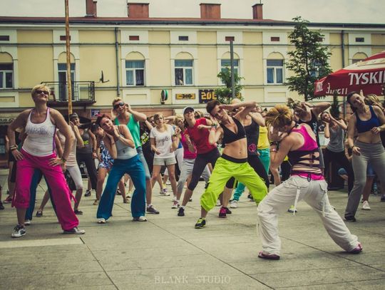 Fotoreportaż z pierwszych plenerowych zajęć "ZOla" Zumba (r) Fitness Fotoreportaż z pierwszych plenerowych zajęć "ZOla" Zumba (r) Fitness
