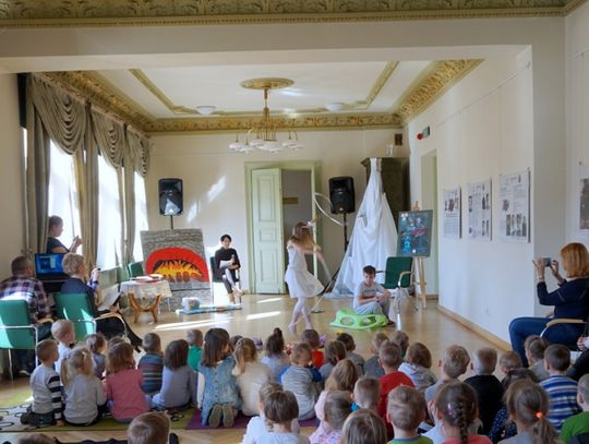 2 kwietnia obchodzimy Międzynarodowy Dzień Książki dla Dzieci. Dlaczego akurat tego dnia? 2 kwietnia obchodzimy Międzynarodowy Dzień Książki dla Dzieci. Dlaczego akurat tego dnia?