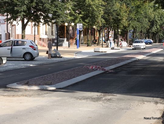 Wiele osób zadaje sobie pytanie: komu potrzebna ta wysepka. Dużo bardziej przydałby się prawoskręt w ulicę Mościckiego
