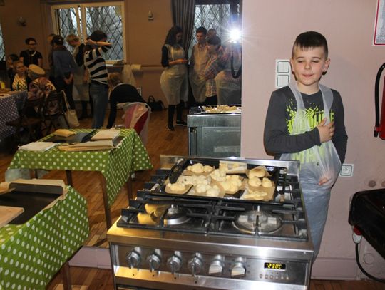 "Smaczne ozdoby wielkanocne" wypiekane w MOK - u "Smaczne ozdoby wielkanocne" wypiekane w MOK - u