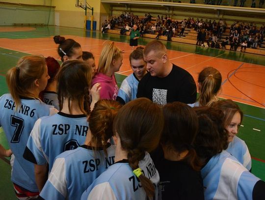 Dziewczyny z Wyspiańskiego mistrzyniami rejonu w piłce ręcznej Dziewczyny z Wyspiańskiego mistrzyniami rejonu w piłce ręcznej