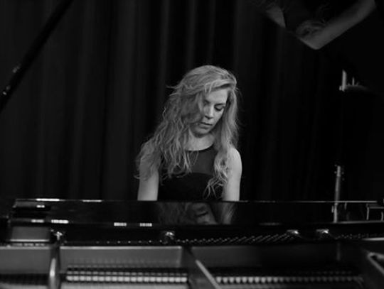 Występ absolwentki Marzeny Kowalskiej - studentki drugiego roku studiów doktoranckich w Akademii Muzycznej w Łodzi Występ absolwentki Marzeny Kowalskiej - studentki drugiego roku studiów doktoranckich w Akademii Muzycznej w Łodzi