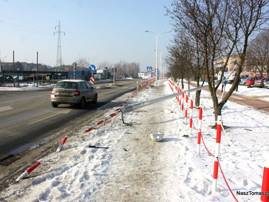 Demon prędkości - na szczęście nikogo nie zabił ściął latarnie i słupki z łańcuchami