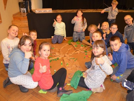 „Malowanie na kolanie” w MCK