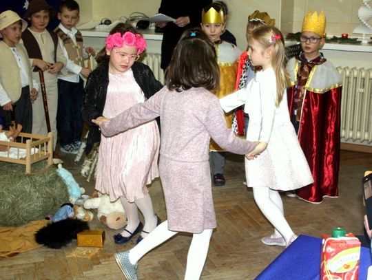 (FOTO) Dzień Babci i Dziadka w Tęczowej Akademii