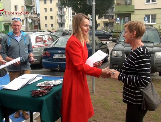 Przekazanie kluczy lokatorom. 10 mieszkań w nowym bloku przy ulicy Stolarskiej 33