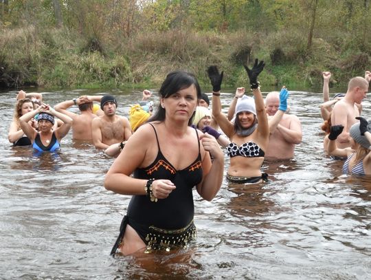 „Gdy Ci smutno, gdy Ci źle, wejdź do wody, nie bój się”  Inauguracja Sezonu Morsowań 2014/2015