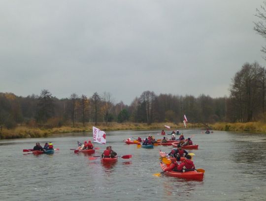 Uczcili Święto Niepodległości w kajakach