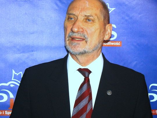 (FOTO/VIDEO) Antoni Macierewicz z wizytą w Tomaszowie