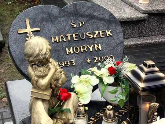 (FOTO) Święto Zmarłych na cmentarzu przy ulicy Smutnej