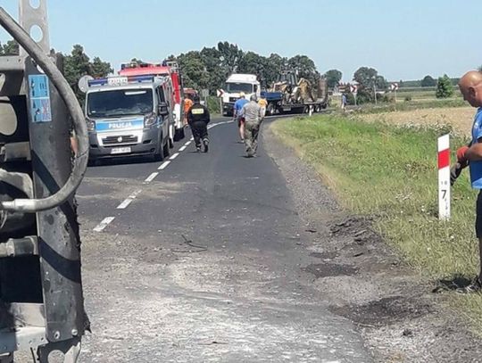 /FOTO - VIDEO/ - przewrócona ciężarówka zablokowała ruch